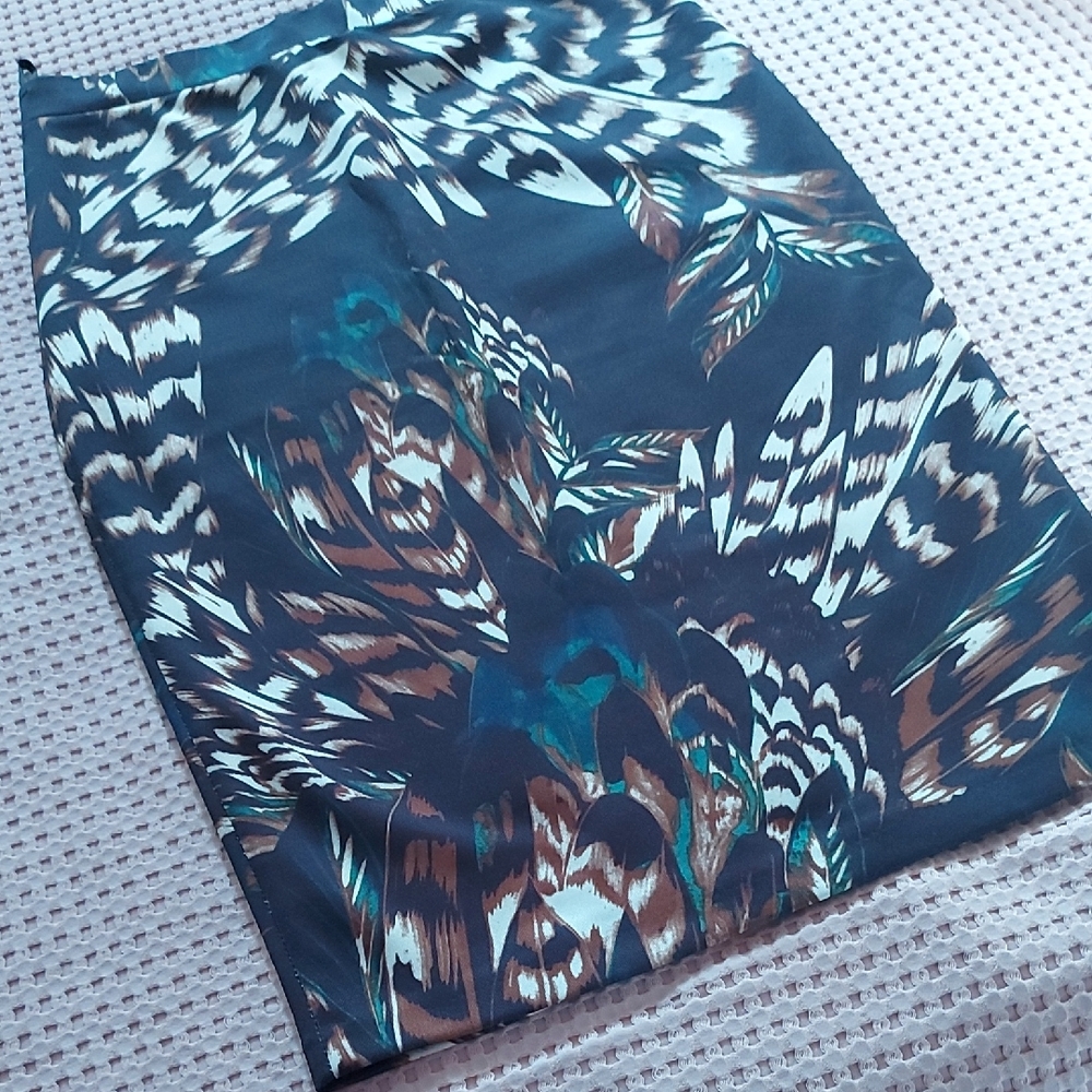 Elegant Feather Print Skirt